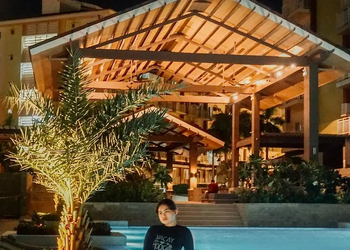 Near Mactan Airport Layover Pad Pool Gym, Self Check-in Free Fast Wifi Netflix Kitchen Aparthotel Lapu-Lapu City