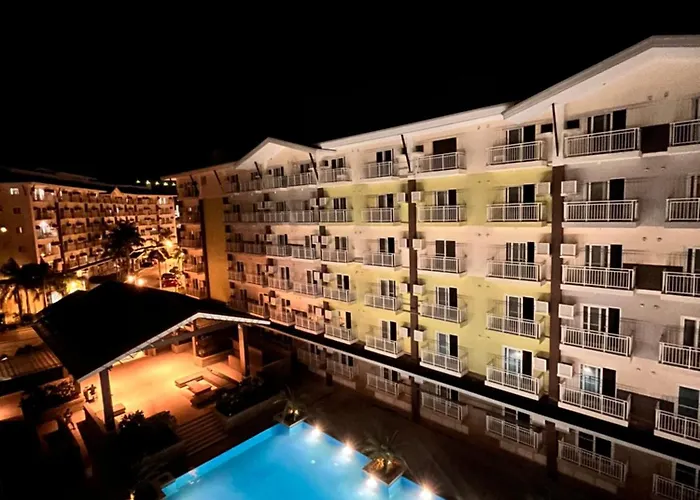 Near Mactan Airport Layover Pad Pool Gym, Self Check-in Free Fast Wifi Netflix Kitchen Aparthotel