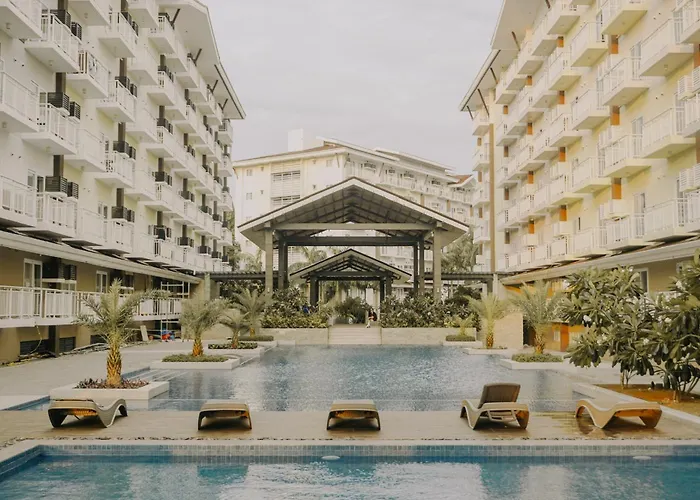 Near Mactan Airport Layover Pad Pool Gym, Self Check-in Free Fast Wifi Netflix Kitchen Aparthotel Lapu-Lapu City