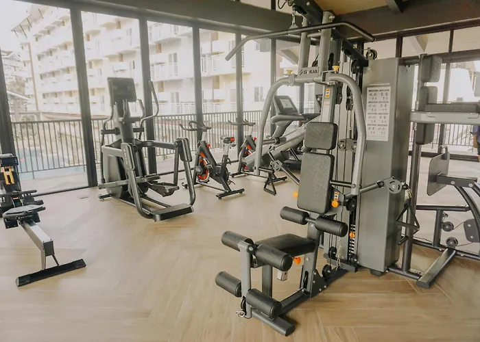 Near Mactan Airport Layover Pad Pool Gym, Self Check-in Free Fast Wifi Netflix Kitchen Aparthotel 3*