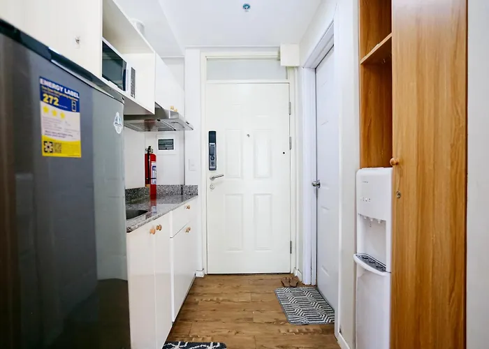 Near Mactan Airport Layover Pad Pool Gym, Self Check-in Free Fast Wifi Netflix Kitchen 3*
