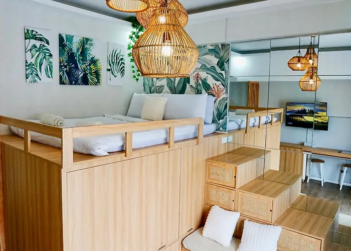 Near Mactan Airport Free Pool Gym Wifi Netflix Water, Self Check-In Lapu-Lapu City