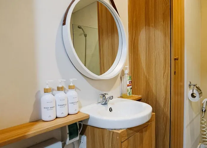 Aparthotel Near Mactan Airport Layover Pad Pool Gym, Self Check-in Free Fast Wifi Netflix Kitchen Lapu-Lapu City